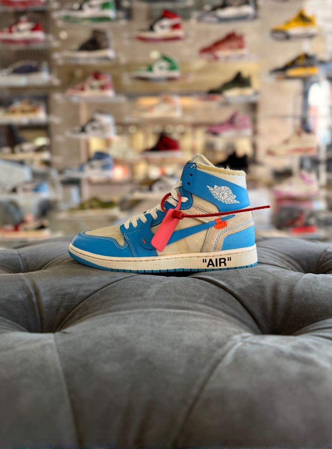 Air Jordan 1 Retro High Off-White University Blue - Usato 9/10