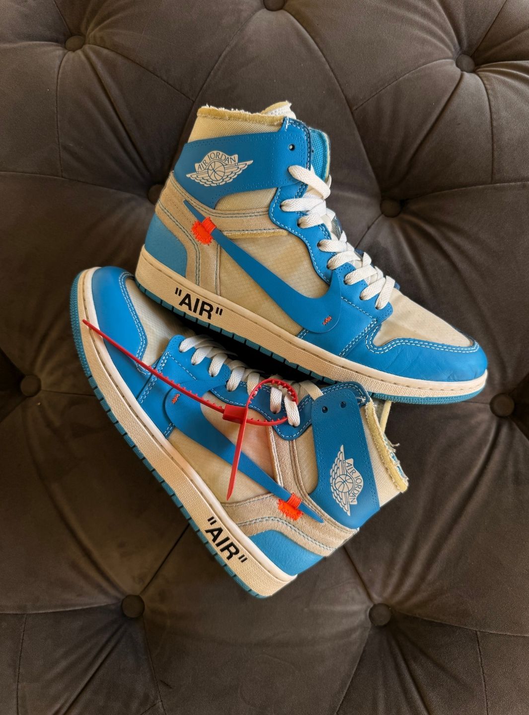 Air Jordan 1 Retro High Off-White University Blue - Usato 9/10