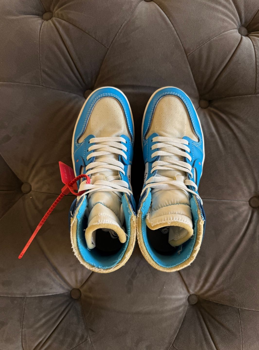 Air Jordan 1 Retro High Off-White University Blue - Usato 9/10