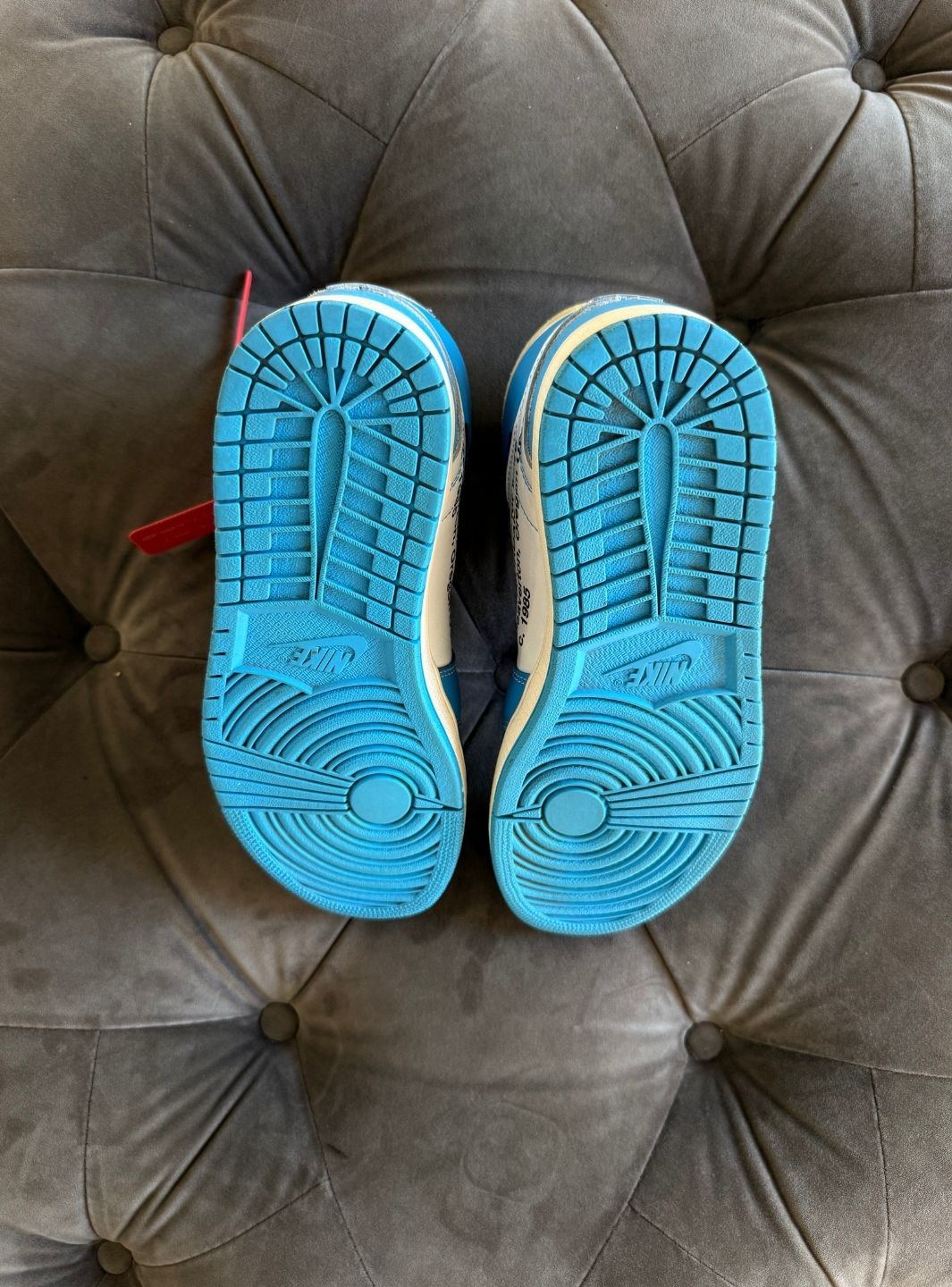 Air Jordan 1 Retro High Off-White University Blue - Usato 9/10