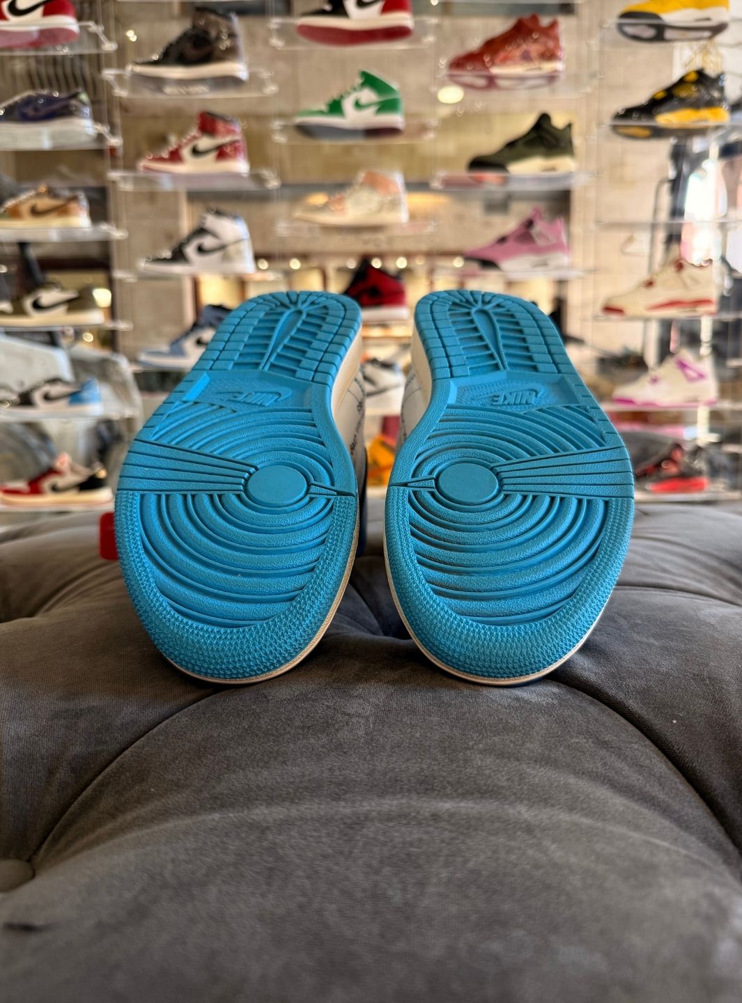 Air Jordan 1 Retro High Off-White University Blue - Usato 9/10