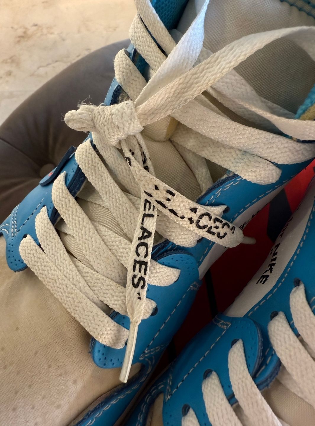 Air Jordan 1 Retro High Off-White University Blue - Usato 9/10