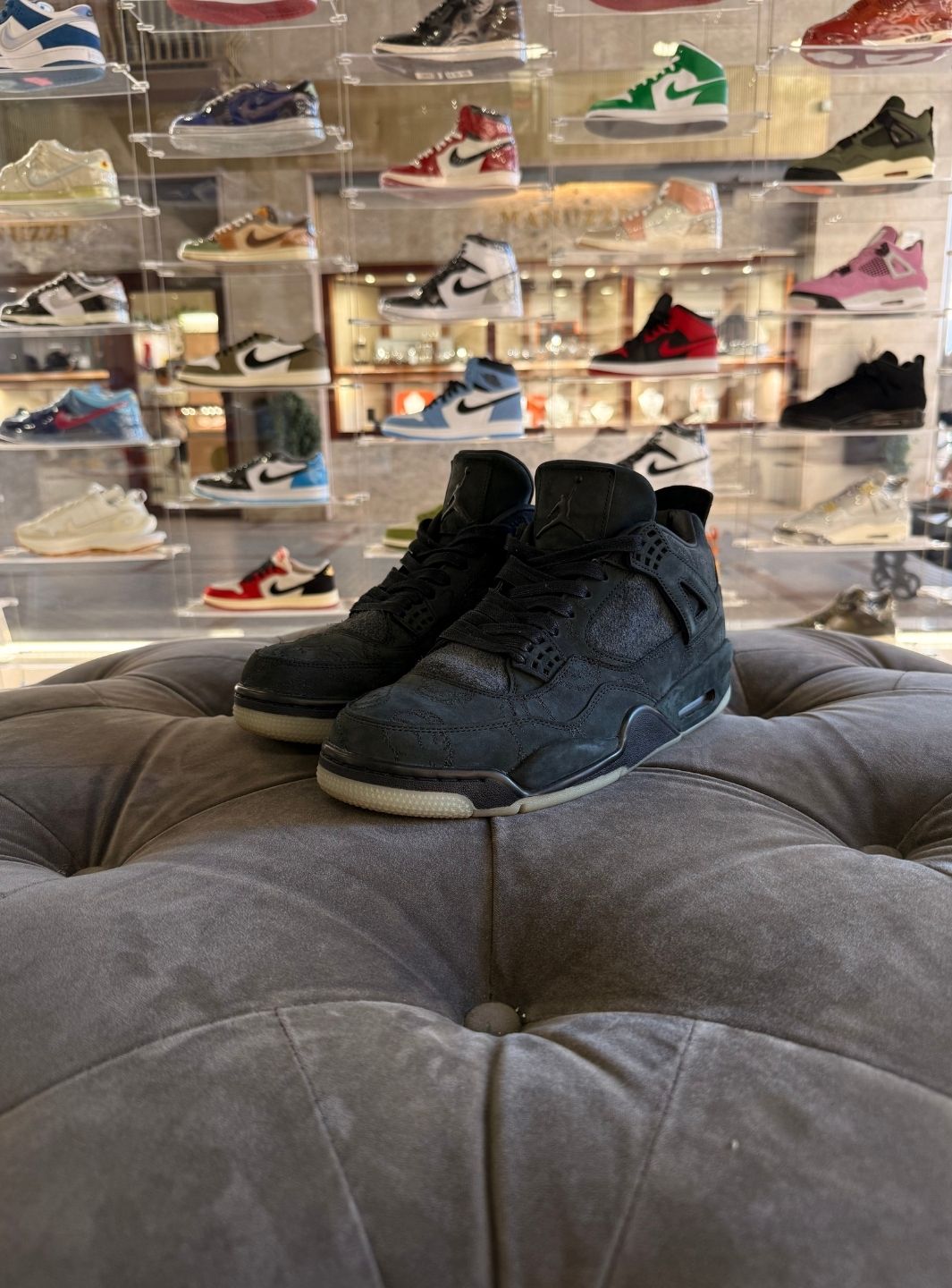 Air Jordan 4 Retro Kaws Black - Usato 9.5/10