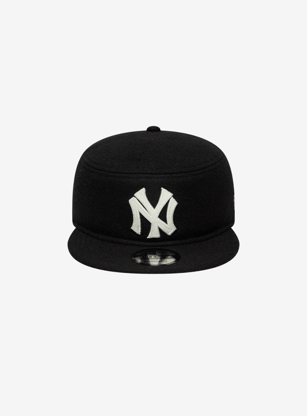 New Era New York Yankees MLB Pillow Black Adjustable Cap with Pin Badge