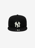 New Era New York Yankees MLB Pillow Black Adjustable Cap with Pin Badge