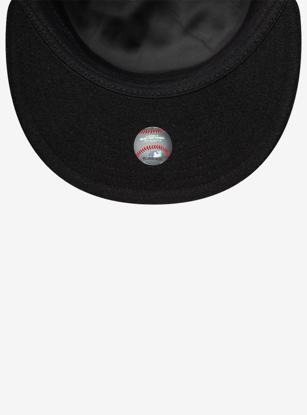New Era New York Yankees MLB Pillow Black Adjustable Cap with Pin Badge